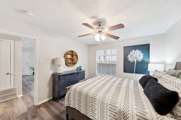 Altamonte Apartments spacious bedroom